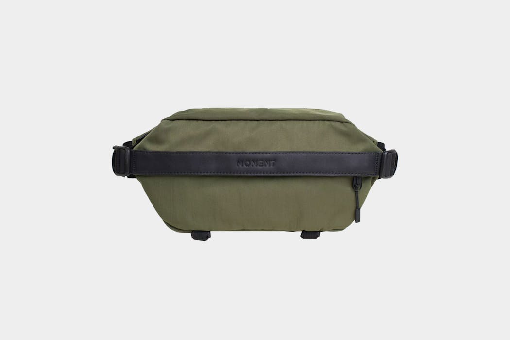 Moment Fanny Sling